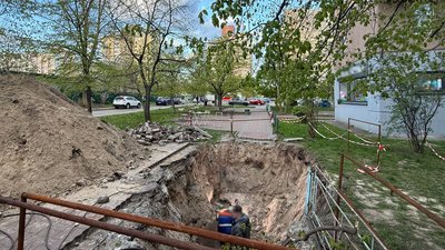 Впала у відкритий колодязь з водою: у Києві постраждала дівчина