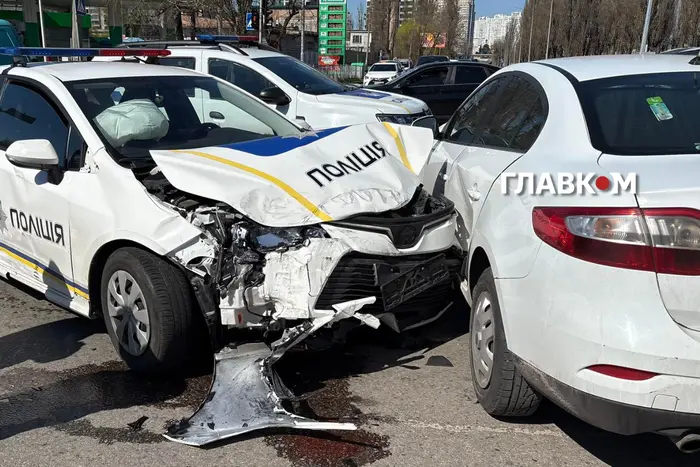 Масштабна ДТП у Києві: серед учасників – екіпаж поліції (фото)