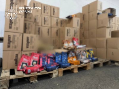 Могла становити загрозу для здоров’я: на Київщині викрили підпільне виробництво кави світових брендів