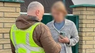 В Києві виявили фіктивне працевлаштування: жінка оформила подругу в науковій установі тільки на документах. 2