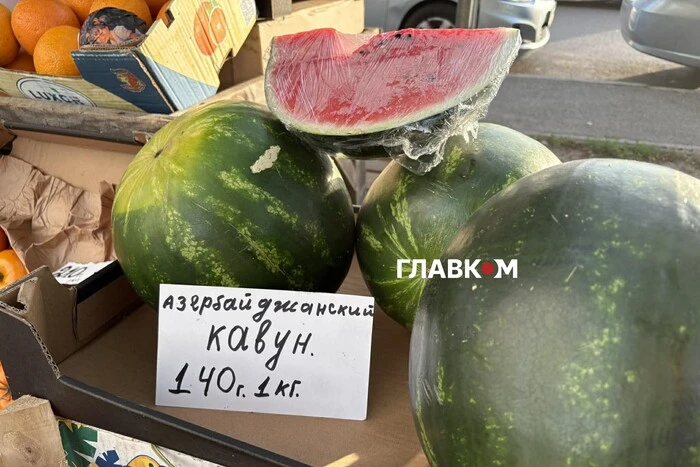 Головна 10 У Києві стартував сезон кавунів та динь: скільки коштують літні смаколики