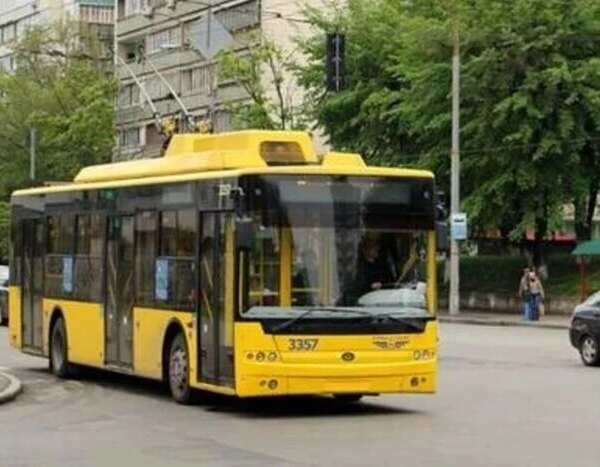 Київ: корекція шляхів автобусів, тролейбусів і зупинка трьох трамваїв.