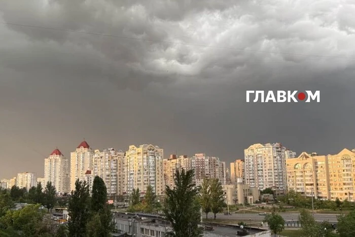 На Київську область насуваються грози та град: оголошено штормове попередження