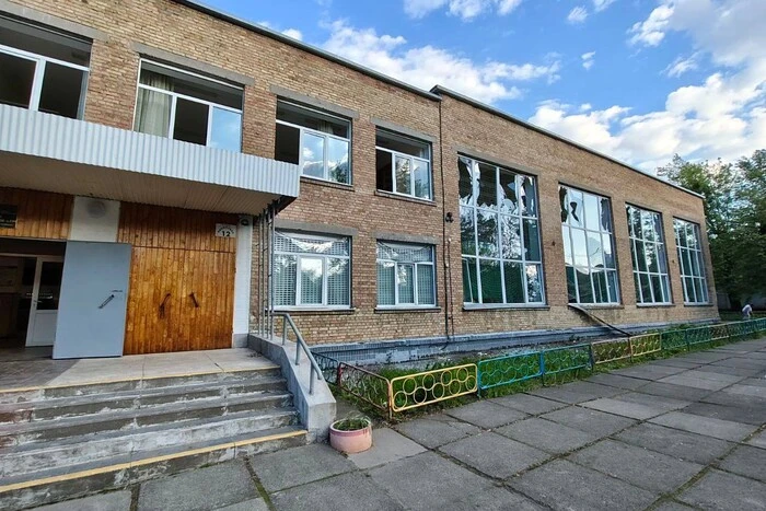В одному Шевченківському районі столиці росіяни за ніч пошкодили 11 закладів освіти 