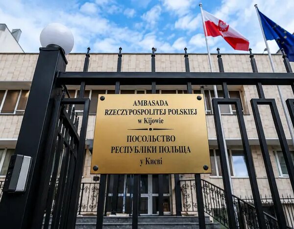 Варшава застерегла РФ: атака на дипломатичні представництва в Києві буде розцінена як зумисна.