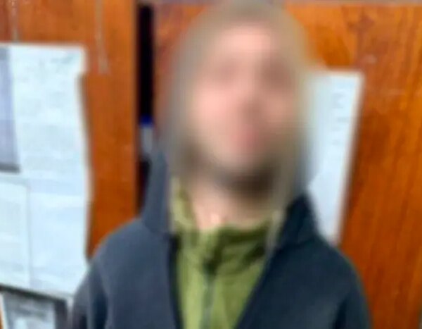 У Києві поліція схопила озброєного чоловіка в крамниці: затриманий – військовослужбовець самовільної бойової частини.