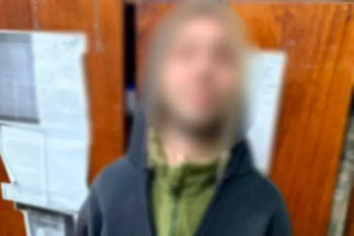 Поліція Києва затримала у магазині чоловіка зі зброєю: порушник виявився військовим у СЗЧ
