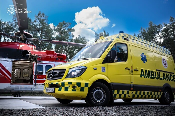Уперше з 2022 року рятувальники залучили авіацію для порятунку 8-місячного немовляти. 26 Уперше з 2022 року рятувальники залучили авіацію для порятунку 8-місячного немовляти. 7