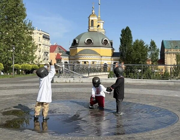 Київські першопрохідці-малюки вбралися у вишиті сорочки з різних регіонів України