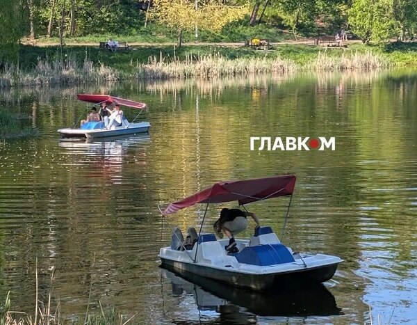 Київ: стартував сезон пляжів, натовпи потягнулися до води (фото)