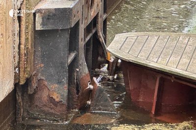У Межигір’ї трохи пішов під воду корабель “Галеон”