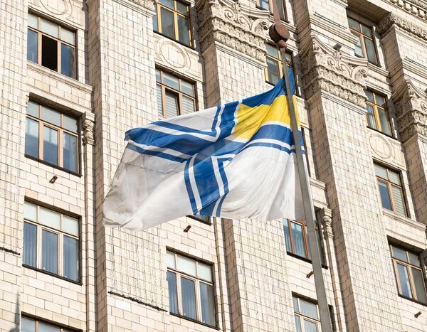 Прапор ВМС України піднято над КМДА: у чому суть
