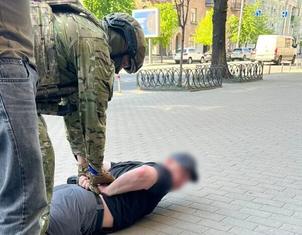 Столичні правоохоронці припинили діяльність міжобласного наркотрафіку кокаїну на 8 мільйонів гривень.