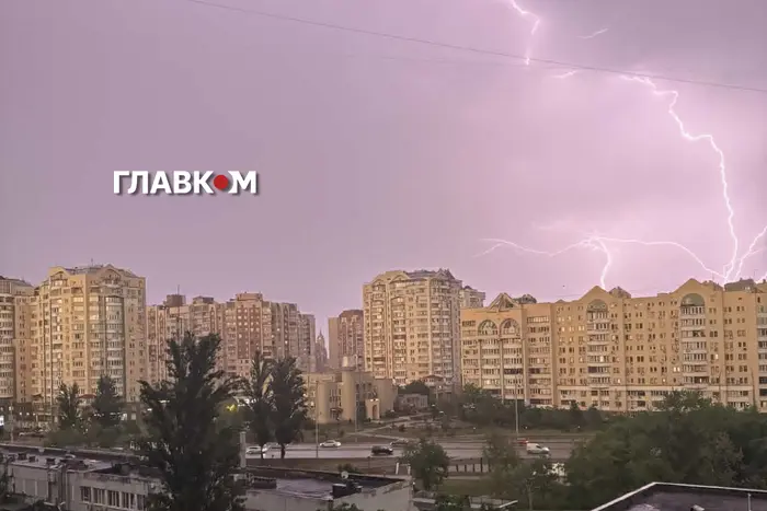 Київ накрила негода (фото, відео)