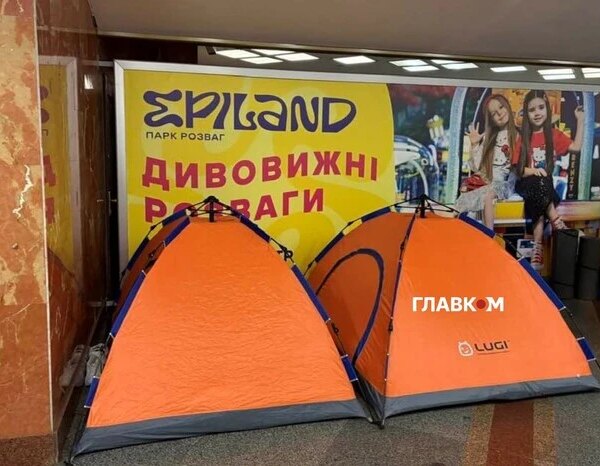 Замість спальних мішків – килимки: київське метро оновило перелік необхідних предметів для сховища