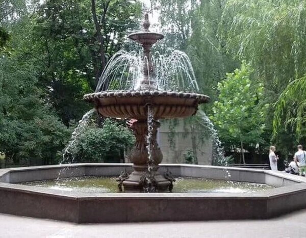 Київська міська рада не змогла ухвалити рішення щодо створення «Літературного скверу».