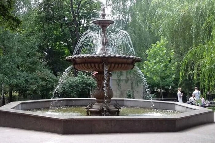 Головна 9 Київська міська рада не змогла ухвалити рішення щодо створення «Літературного скверу».