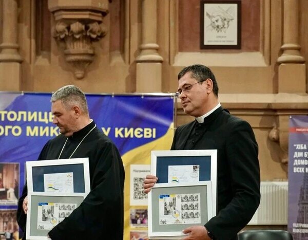 У костелі Святого Миколая погашено марку до 25-річчя візиту Папи Іоанна Павла ІІ в Україну