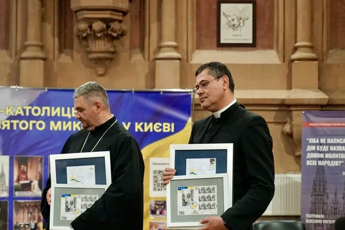 У костелі Святого Миколая погашено марку до 25-річчя візиту Папи Іоанна Павла ІІ в Україну 34 У костелі Святого Миколая погашено марку до 25-річчя візиту Папи Іоанна Павла ІІ в Україну 21