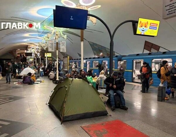 Київська міська рада: петиція забороняє намети у метро під час повітряних тривог