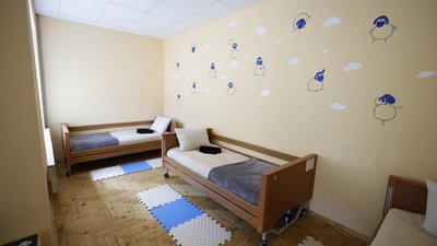 Кияни, які виховують дітей з інвалідністю, зможуть оформити тимчасовий відпочинок: нова соцпослуга запрацює з липня