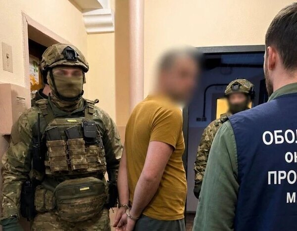 Киянину, який продавав зброю через поштові скриньки, повідомлено про підозру (з фото)