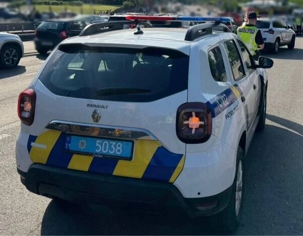 У Києві чоловік ганяв двором біля багатоповерхівки та стріляв.
