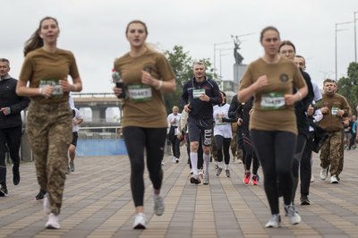Києву виповнюється 1 544 роки: у День міста відбувається благодійний "Пробіг під каштанами"