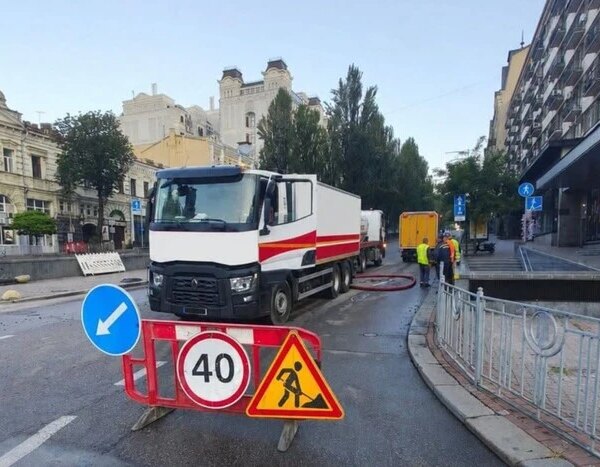 Рух транспорту досі обмежено через аварії на мережах у центральній частині Києва