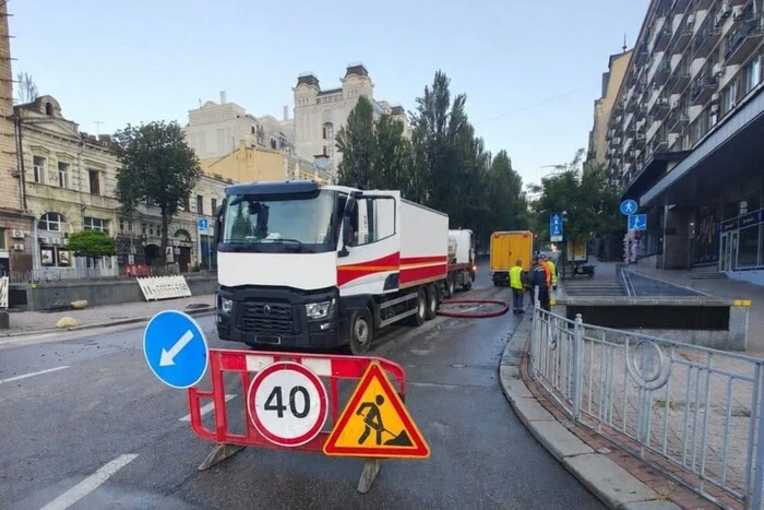 Аварії на мережах у центрі Києва: де досі обмежено рух транспорту