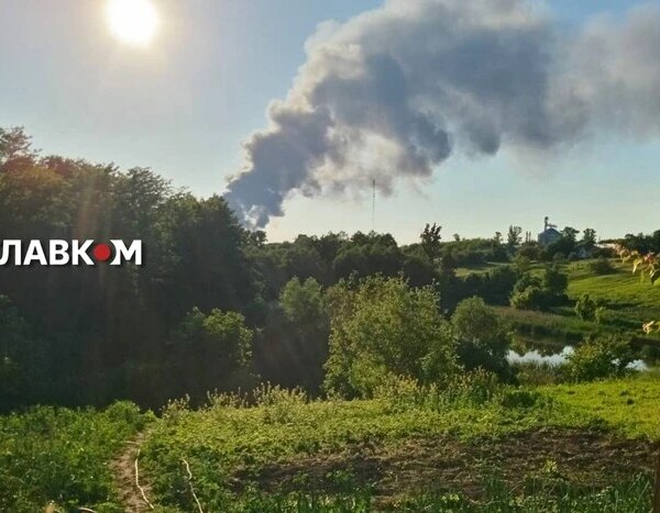 Київська область під атакою Шахедів: дим видно над зоною удару (додано нову інформацію)