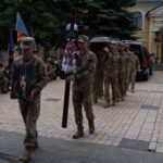 Головна 29 У Києві відбулося прощання з бійцем та музикантом Ярославом Івановим…