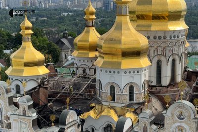 Головна 7 Працювали всю ніч: у Києво-Печерській лаврі тривають рятувальні роботи.