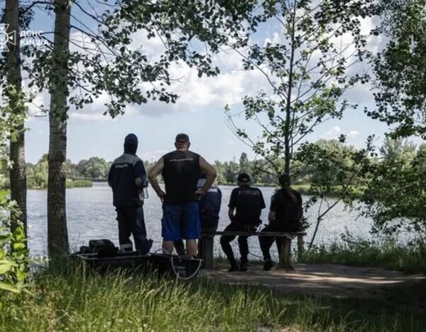 На озері Редькине третю добу розшукують чоловіка, який потонув