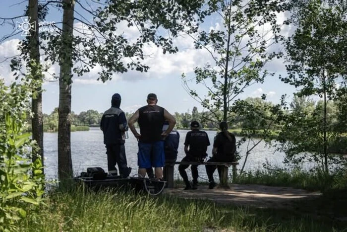 На озері Редькине третю добу тривають пошуки потонулого чоловіка