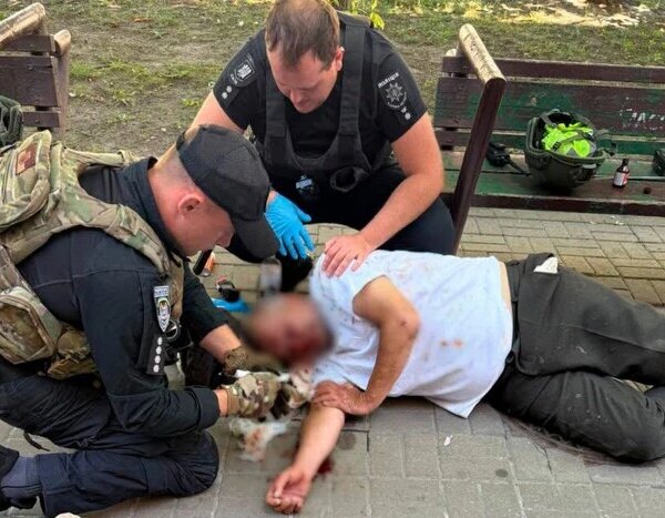 Чоловік знепритомнів на вулиці в Києві через 30-градусну спеку