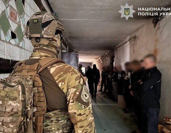 Розшукували постраждалих на залізничному вокзалі Києва: правоохоронці викрили схему експлуатації людей