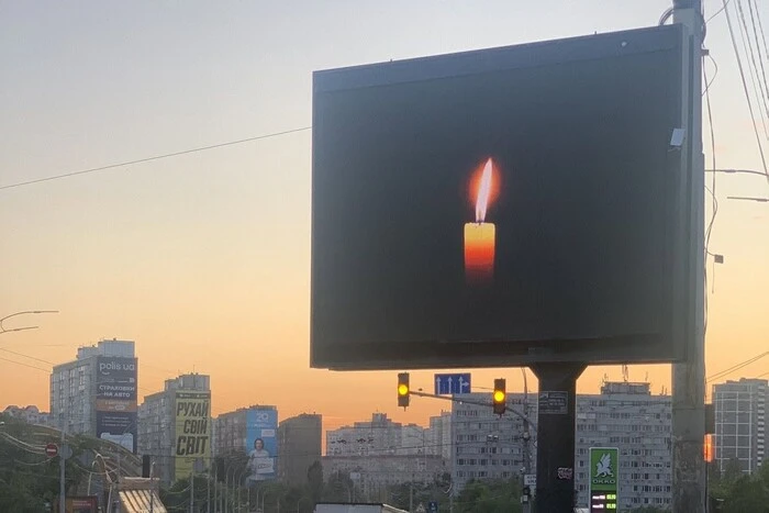 Смертельна ДТП на Караваєвих Дачах: на місці трагедії з'явився символічний знак пам'яті
