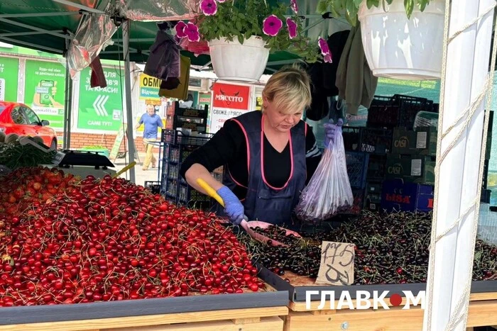 Сезон черешні розпочався в Києві: дізнаємося ціни на ринках 23 Сезон черешні розпочався в Києві: дізнаємося ціни на ринках 6