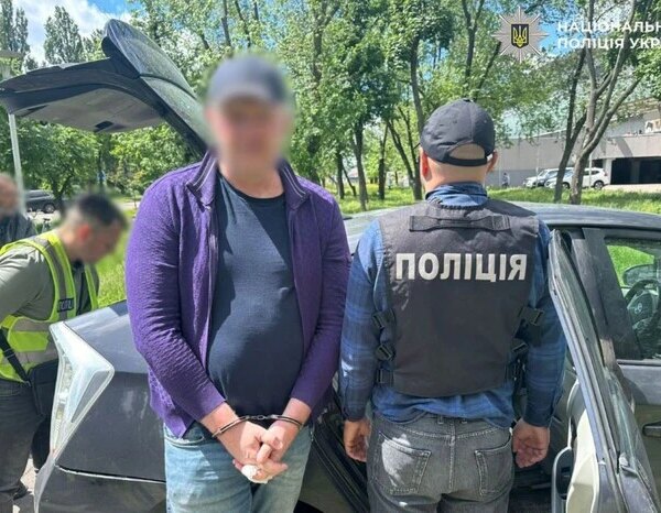 Українського військового підозрюють у Києві за нелегальний виїзд із країни за 10 тисяч доларів.