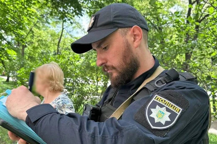 У Києві чоловік скинув собаку з вікна шостого поверху: поліція розпочала розслідування 11 У Києві чоловік скинув собаку з вікна шостого поверху: поліція розпочала розслідування 3