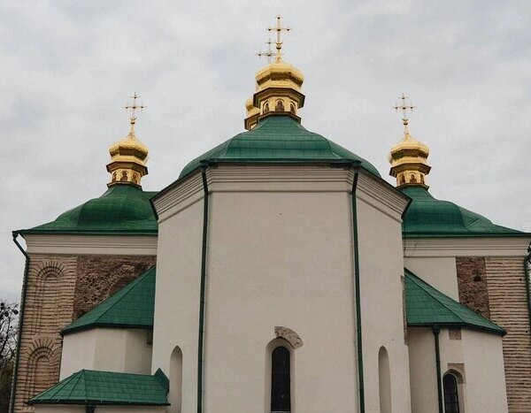 У Києво-Печерській лаврі після обстрілу з боку Росії відновив свою роботу один із найстаріших храмів столиці.