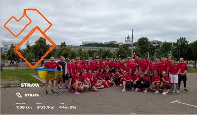 Головна 11 На Подолі відбувся символічний забіг у формі серця та гемакона до Дня…