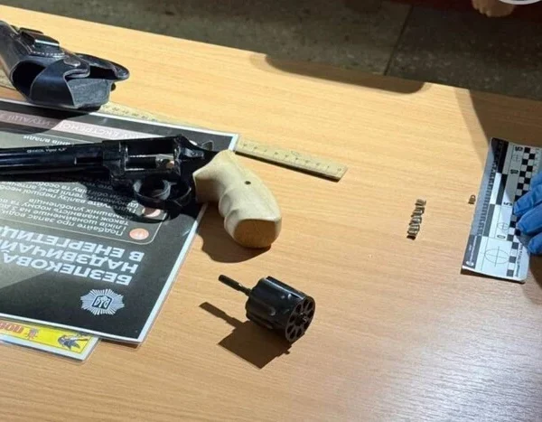 Чоловік через суперечку відкрив стрілянину у шкільному сховищі на київській Троєщині