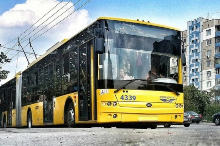 Кілька столичних автобусів і один тролейбус 4-5 липня працюватимуть за зміненими маршрутами: ось деталі. 15 Кілька столичних автобусів і один тролейбус 4-5 липня працюватимуть за зміненими маршрутами: ось деталі. 5