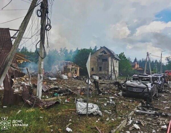 Внаслідок ударів зброї по території Київщини постраждало близько тридцяти осель