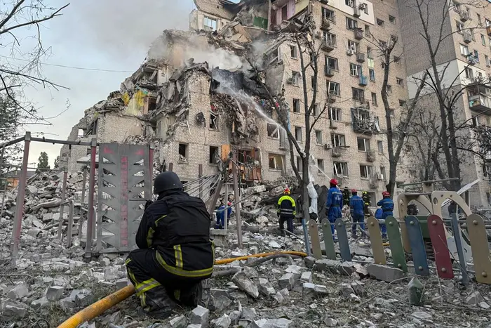 Росія атакувала Київ: пошкоджено будівлі, є постраждалі та 27 загиблих (інформація оновлена) 9 Росія атакувала Київ: пошкоджено будівлі, є постраждалі та 27 загиблих (інформація оновлена) 3