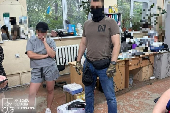Мешканка Києва засуджена до дев'яти років позбавлення волі за спробу провезти канабіс з Таїланду. 2