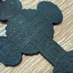 Головна 35 Хрести княжої доби та язичницький оберіг: митники передали Львівському історичному…