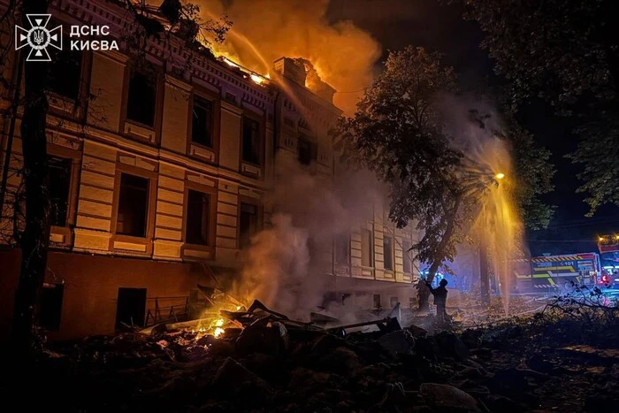 Київ зазнав однієї з наймасштабніших атак. Зеленський звернувся до партнерів 7 Київ зазнав однієї з наймасштабніших атак. Зеленський звернувся до партнерів 6